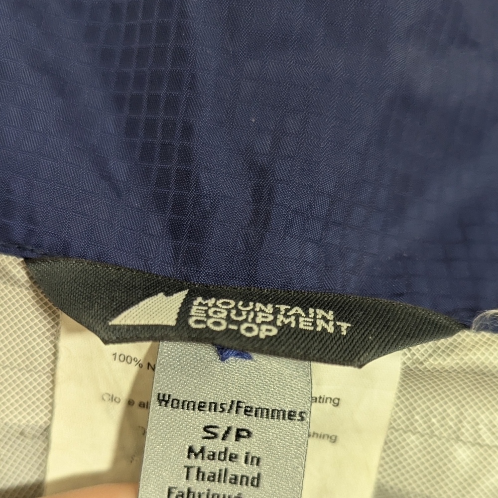 Mountain Hardware raincoat size S Women's - Picture 8 of 8